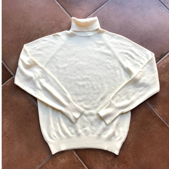 Lord & Taylor Mens Pale Yellow/CreamTurtleneck Sweater - Picture 3 of 5